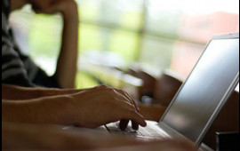 Kompüter qarşısında uzun müddət oturmağın zərərləri