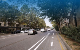 İnşaatçılar prospektində velosiped zolağı çəkilir