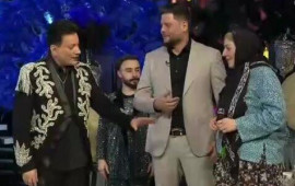 Nəsibə Zeynalovanın geyimlərində EFİRƏ &Ccedil;IXDI 