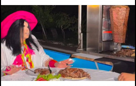 Ürəyi dönər istədi, Ankaradan Antalyadakı villasına dönərçi gətirtdi  FOTO