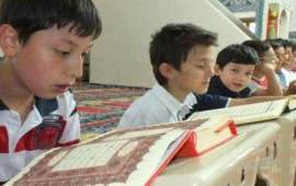 Azərbaycanlı "dindar" "Quran" dərslərində uşaqlara