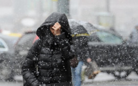 Qar, g&uuml;cl&uuml; k&uuml;lək, 6&deg; şaxta...  Sabahın