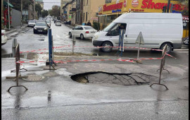 Bakıda daha bir yol çökdü  FOTO