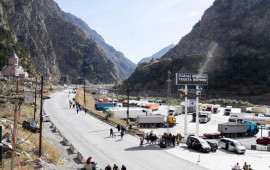 Gürcüstandan Rusiyaya ağır yük daşımaları dayandırıldı