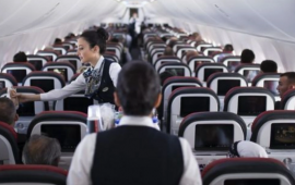 Təyyarə oturacağındakı gizli d&uuml;yməni basanda NƏ OLUR?