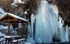 Azərbaycanda bu şəlalə dondu 