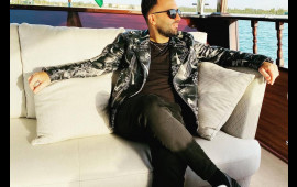 Azərbaycanlı m&uuml;ğənni bombalanan şəhərdə qaldı  Qayıda bilmir 