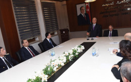 Tahir Budaqov kollektivə təqdim olundu 