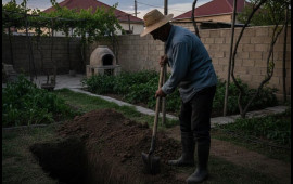 Ev sahibini basdırıb, &uuml;st&uuml;ndə it damı tikdi  Xa&ccedil;mazda dəhşətli qətl