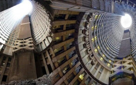 Şaquli məhəllə: 54 mərtəbəli nəhəng boşluğun ətrafında minlərlə insan yaşayır