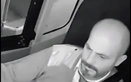 Avtobus sürücüsü iftara gecikənlərə yemək payladı  VİDEO