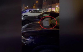 Bakıda ŞOK OLAY: Yeni aldığı avtomobilin üzərinə mişar daşı atdılar  VİDEO