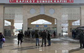 İranda internet və televiziya işləmir: Sərhəddə insan izdihamı