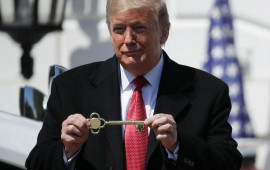 Tramp Ağ Evin a&ccedil;arını g&ouml;r&uuml;n kimə hədiyyə edib