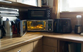 Evinizdəki bu cihaz mikrofonu olmasa da sizi gizlicə dinləyir