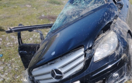 Ucarda “Mercedes” aşıb  Ölən və yaralananlar var