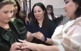 Qızıl hədiyyə olunan müəllimlə bağlı  Rəsmi açıqlama