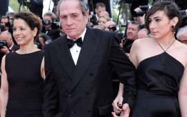 Məşhur aktyorun 34 yaşlı qızı hoteldə &ouml;l&uuml; tapıldı