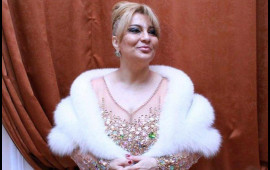 Əməkdar artistin canlı ifası və k&ouml;hnə geyimi M&Uuml;ZAKİRƏ YARATDI 