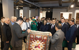 “Qarabağ İlmələrdə” sosial layihəsi çərçivəsində toxunan  “Çələbi”  xalçası Şuşa Xalça muzeyinə təhvil verildi  FOTO