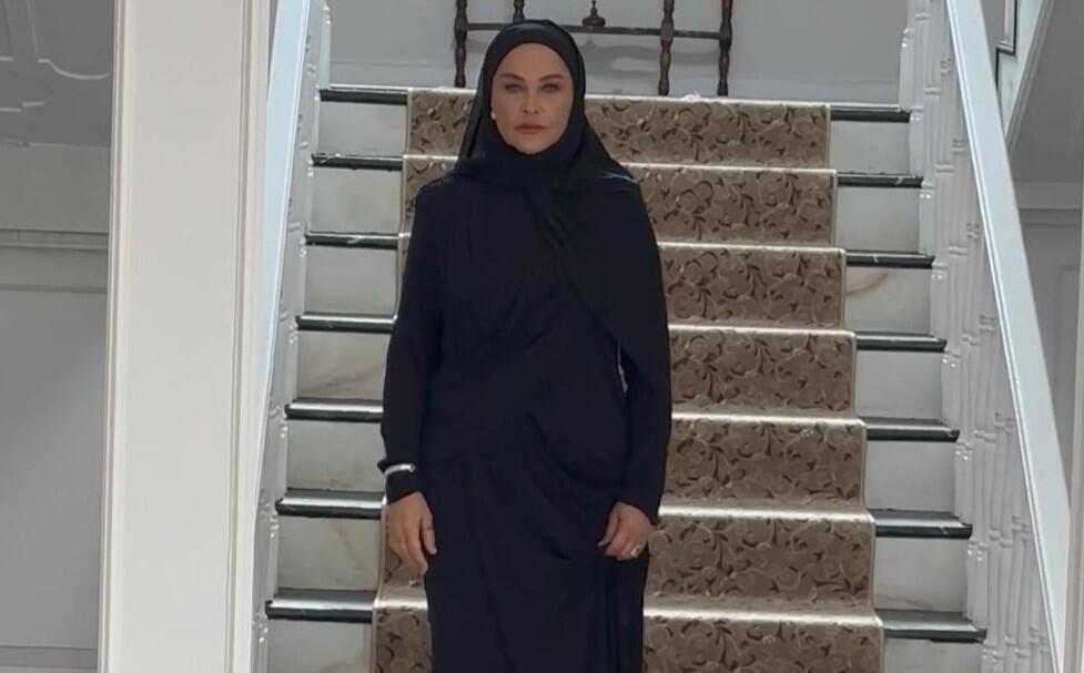 H&uuml;lya Avşar hicab bağladı 