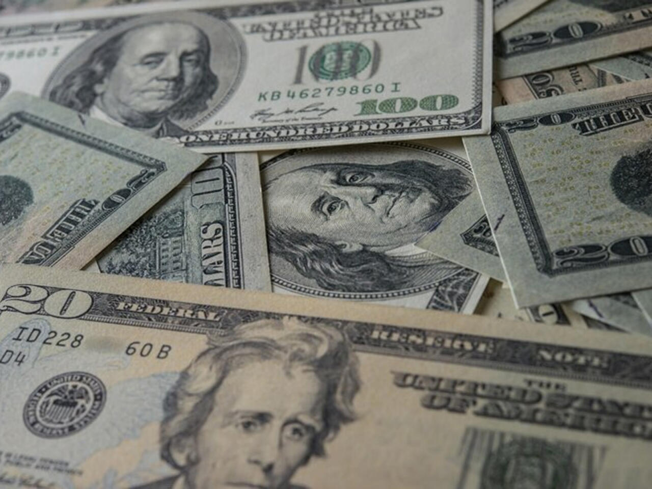 Dollar yeni təhlükə ilə ÜZÜZƏ