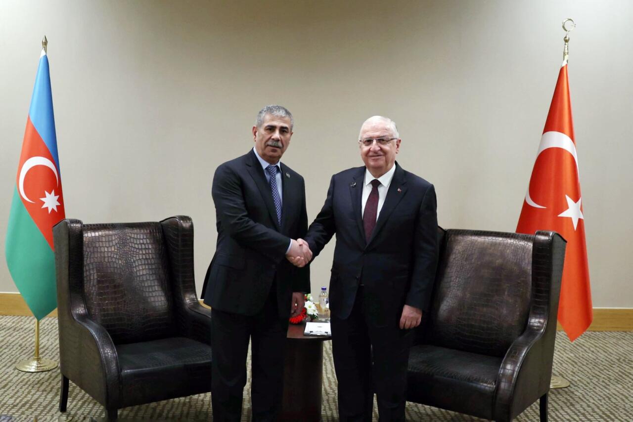 Zakir Həsənov və Yaşar Güler Antalyada hərbi əməkdaşlığın cari vəziyyətini müzakirə etdilər 