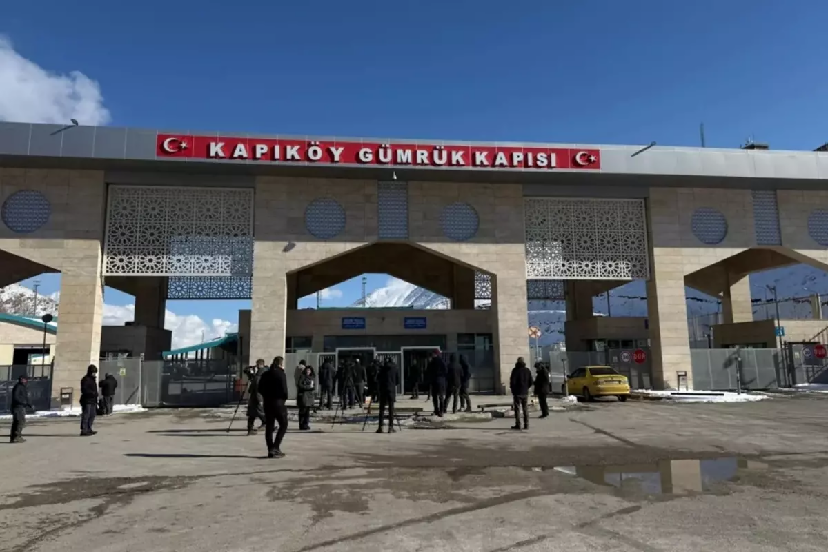 T&uuml;rkiyə İranla sərhədi bağladı