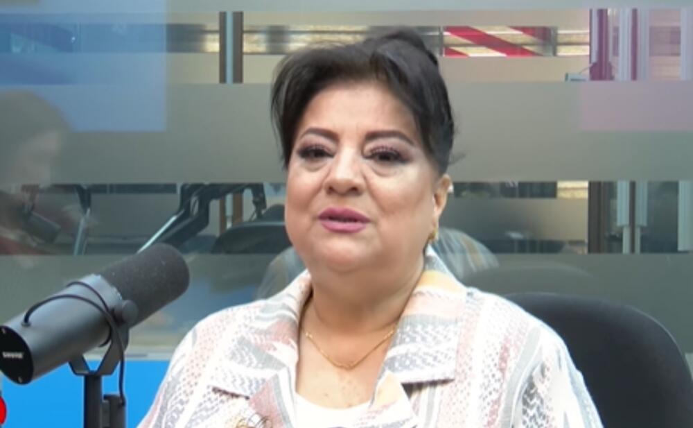 "Öz ustadının yanında ayağını aşırıb ayağının üstünə"