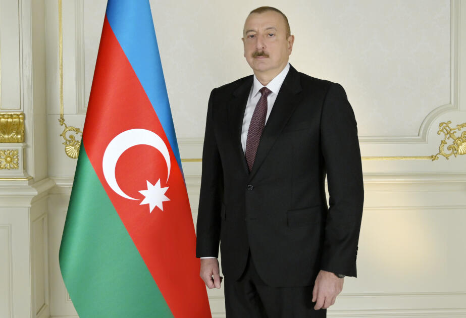 İlham Əliyev BakıƏlətQazaxGürcüstan ilə dövlət sərhədi magistral yolunun Yevlax şəhərindən keçən hissəsində görülən işlərlə tanış olub