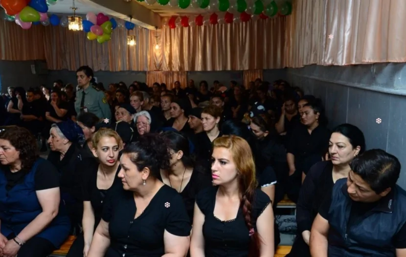 22 qadın məhkum azadlığa buraxıldı 2si &ouml;vladı ilə birlikdə