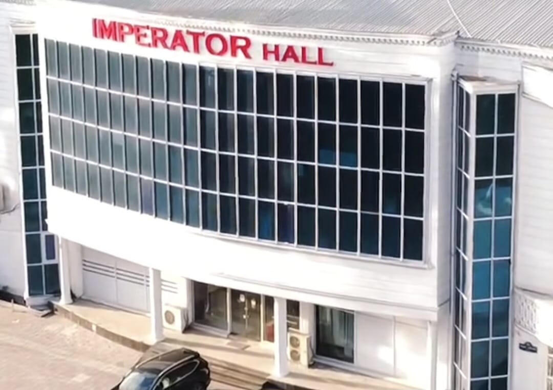 "İmperator Hall"da kütləvi dava: Bəy tərəflər arasında qaldı 