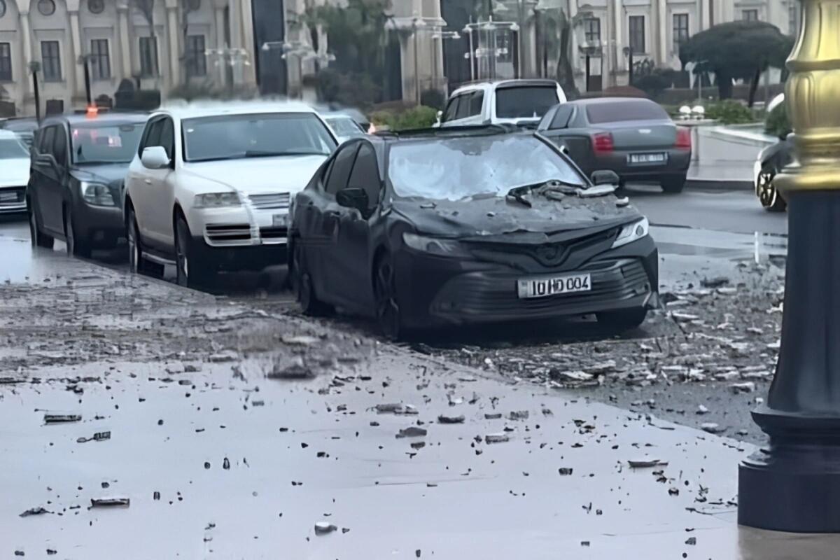 Bakıda güclü küləyin dəhşətli fəsadı 