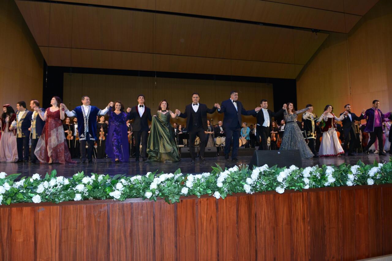 Opera və Balet Teatri  Müstəqillik Gününə həsr olunmuş möhtəşəm konsert proqrami təqdim edib  FOTO