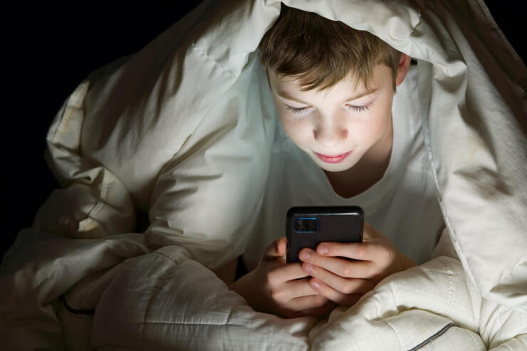 Süni intellektdən istifadə edən uşaqlarda ciddi risklər üzə çıxdı