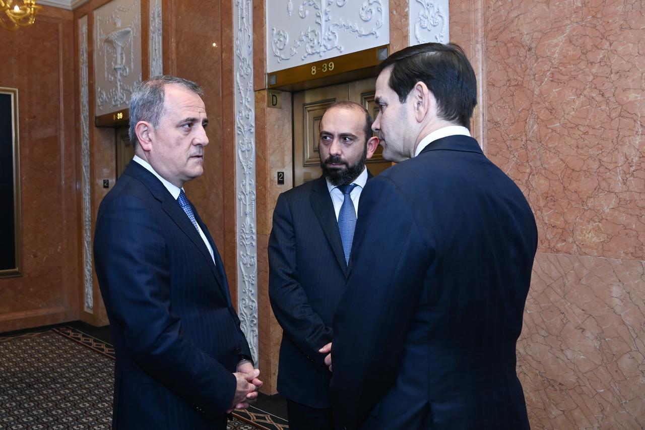 Azərbaycan və Ermənistan XİN rəhbərləri ABŞdə şam yeməyində
