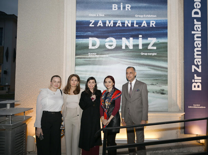 Leyla Əliyeva “Bir zamanlar dəniz” adlı qrup sərgisi ilə tanış olub 