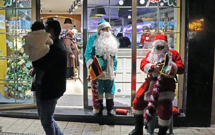 Tehranda "Santa Klaus"la şəkil &ccedil;əkdirmək qadağan olundu