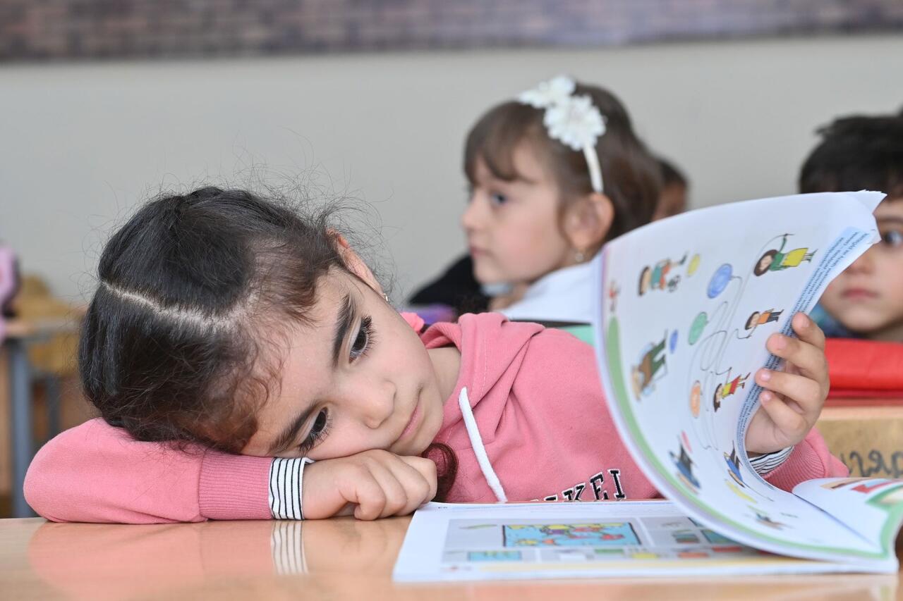 Dərsliklərin dili şagirdləri çətinliyə salır – Nazirlikdən açıqlama