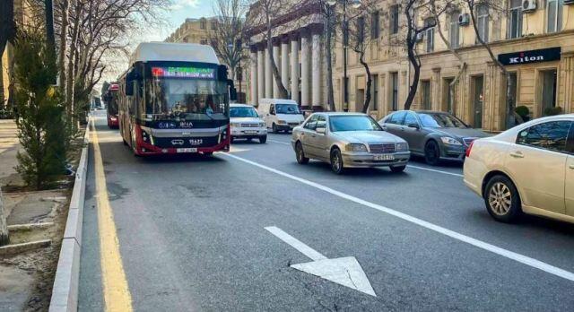 Avtobus zolağının ətrafında qəza baş verərsə sürücülər nə etməlidir? 