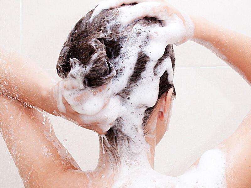 Sa&ccedil;ını teztez yuyanlara pis xəbər  M&uuml;təxəssislər xəbərdarlıq edir