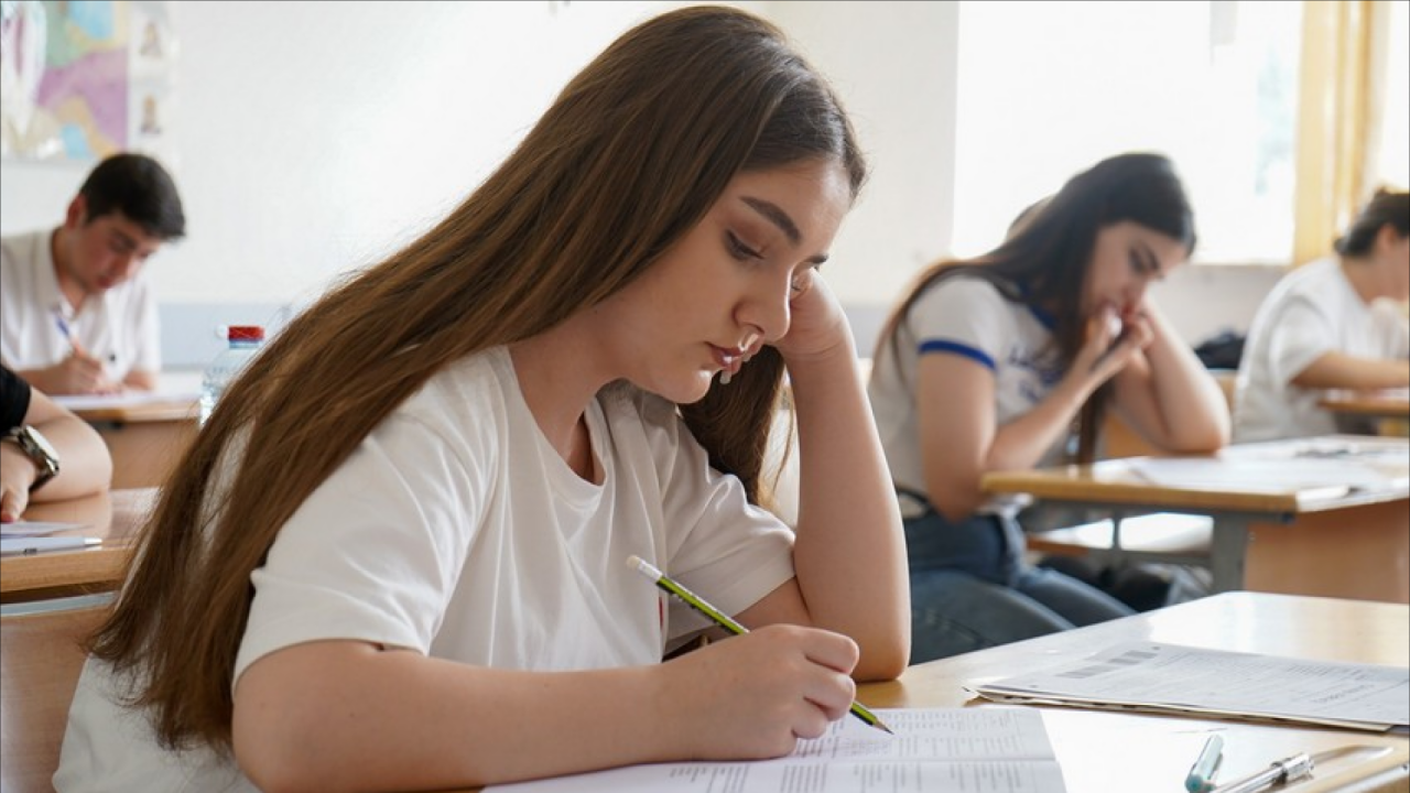 Buraxılış imtahanındakı testlərin cavabları SABAH AÇIQLANACAQ