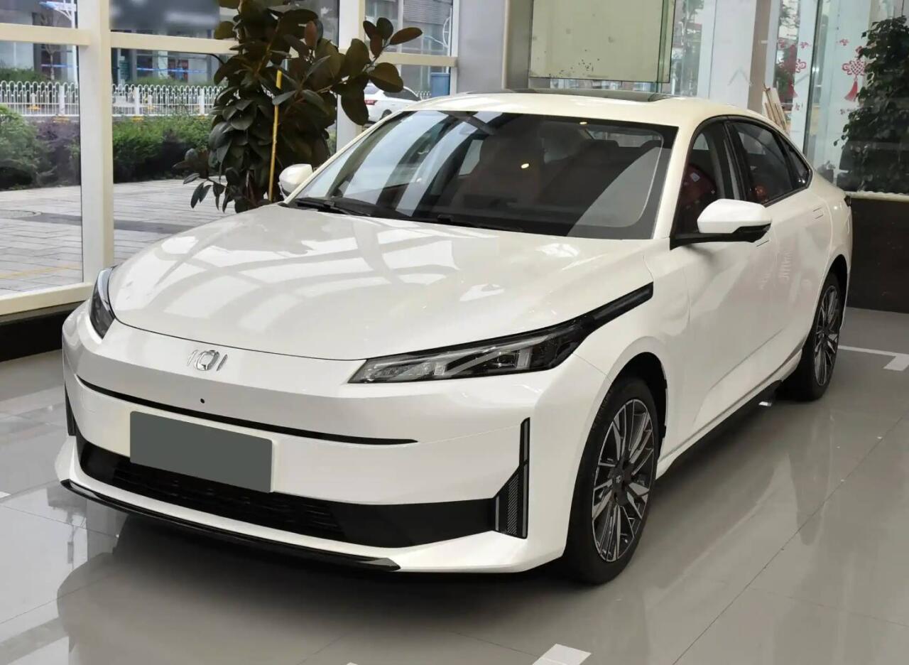 Cəmi 60 min sürülmüş Çin avtomobilində ciddi problem   VİDEO