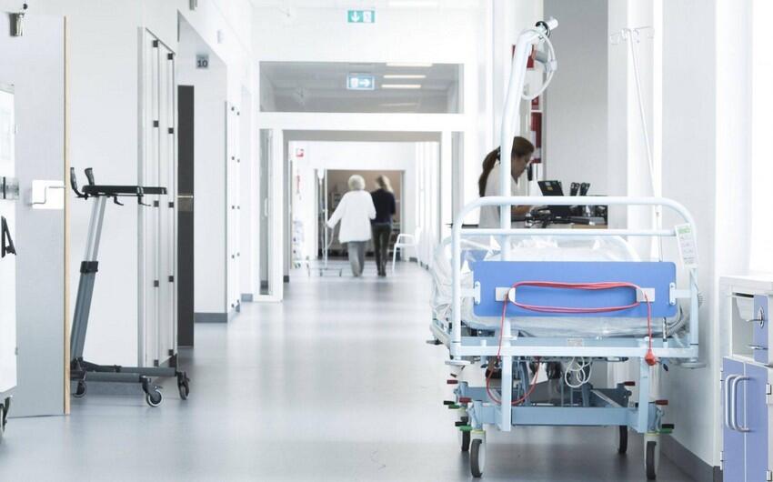 Ayağından xəsarət alan kişi xəstəxanada &Ouml;LD&Uuml;