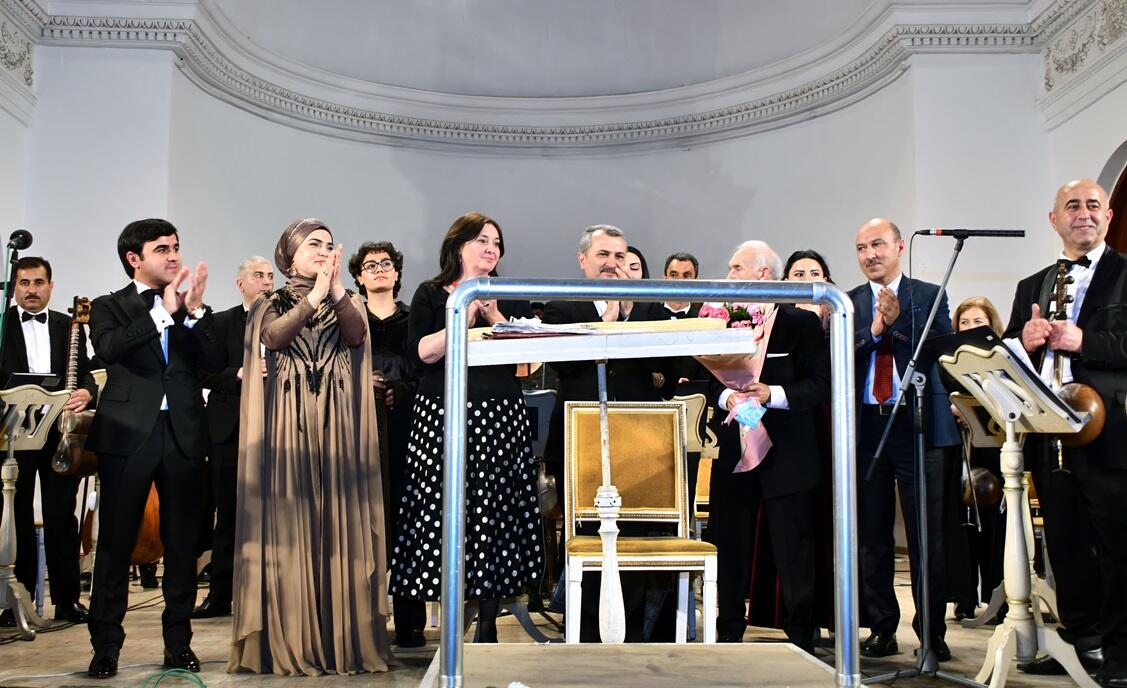 Xalq Çalğı Alətləri Orkestrinin yubileyinə həsr olunmuş “Ötən illərə musiqili səyahət” adlı möhtəşəm konsert keçirilib  FOTO