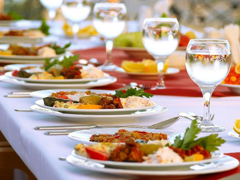Restoranlarda qida təhlükəsi: Zəhərlənməmək üçün nə etmək lazımdır?