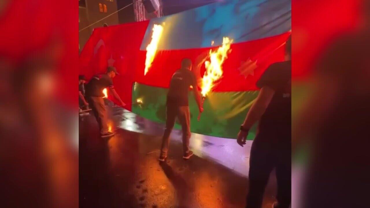 İrəvanda bayrağımızı yandırdılar 