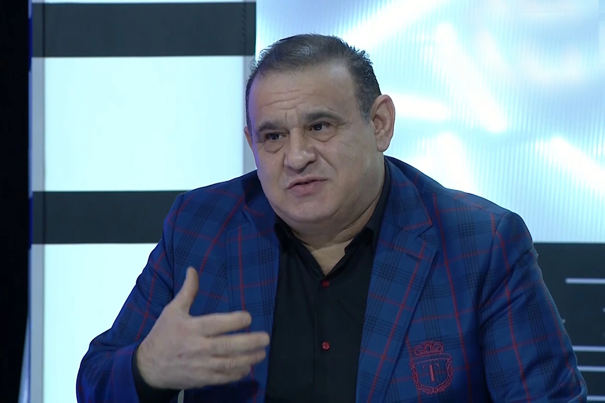 Tacir Şahmalıoğluna 80 minlik saat hədiyyə ediblər 