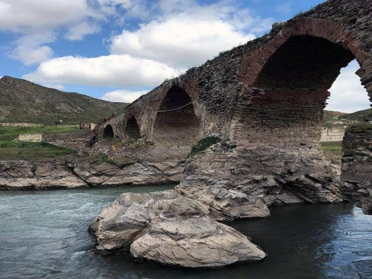 Pezeşkianın Bakı səfərindəki mesaj  Arazın o tayından gələn səmimiyyət
