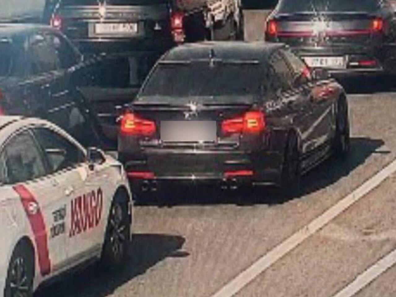 Tıxacda qalan maşına dayanmadurma cəriməsi yazıldı  FOTO